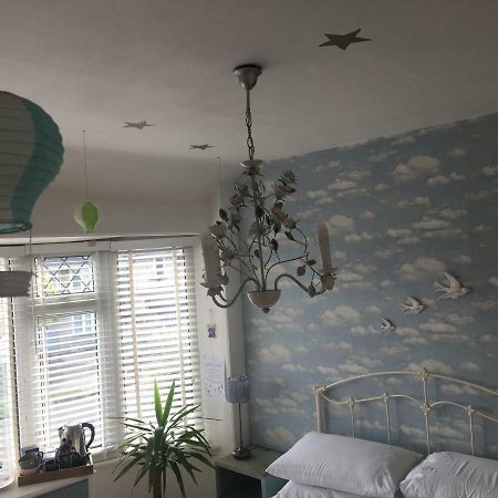 Heavenly Retreat Apartment Коршам Екстериор снимка